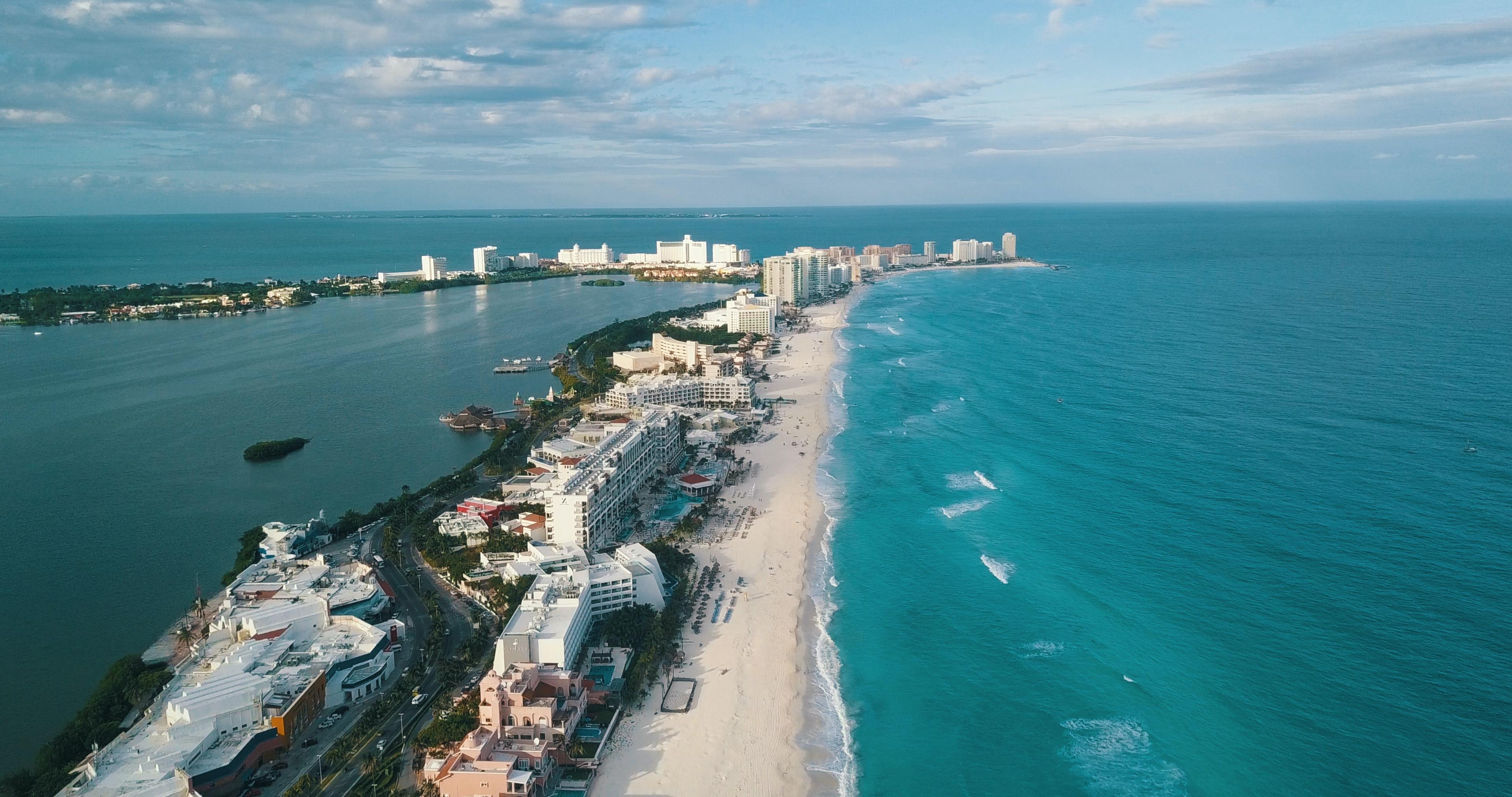 Lorie Visits Cancun Hotel Zone - background banner