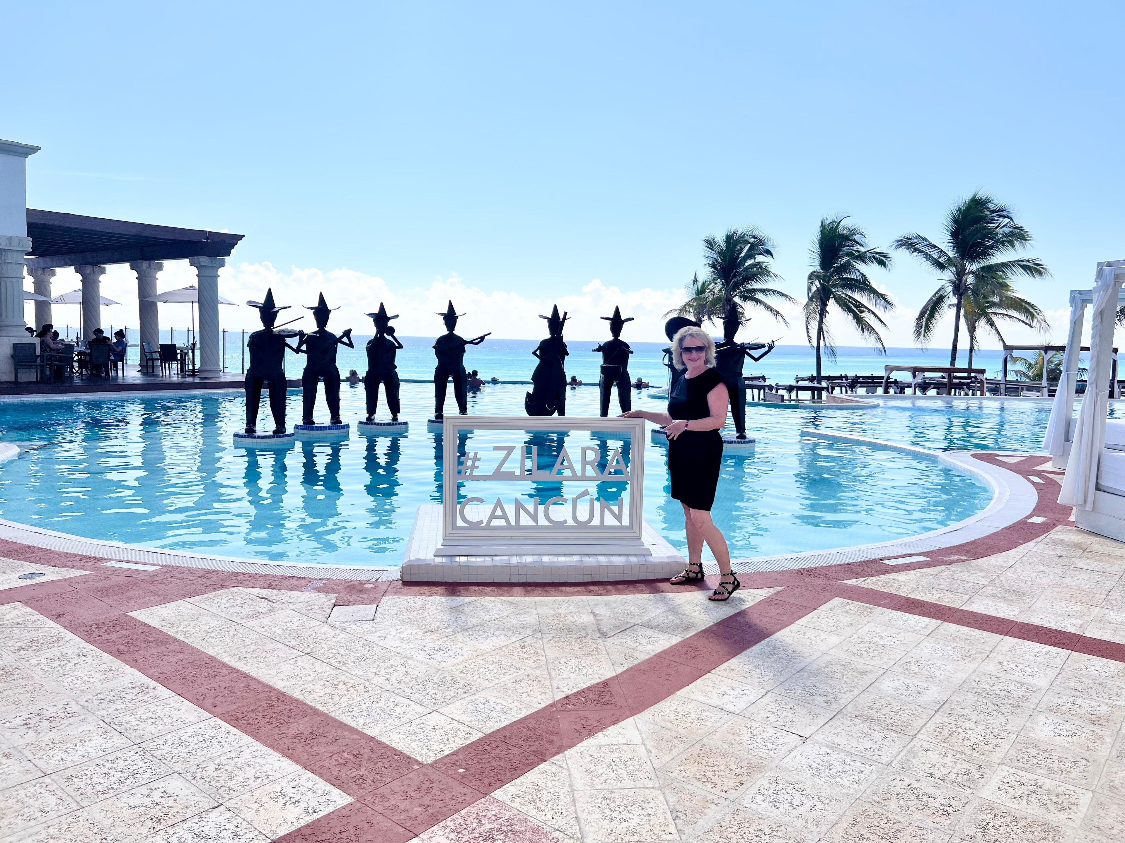 Lorie Visits Cancun Hotels! - background banner